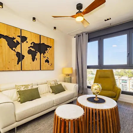 Cubo's Urban Sky Deluxe 14 Apartment